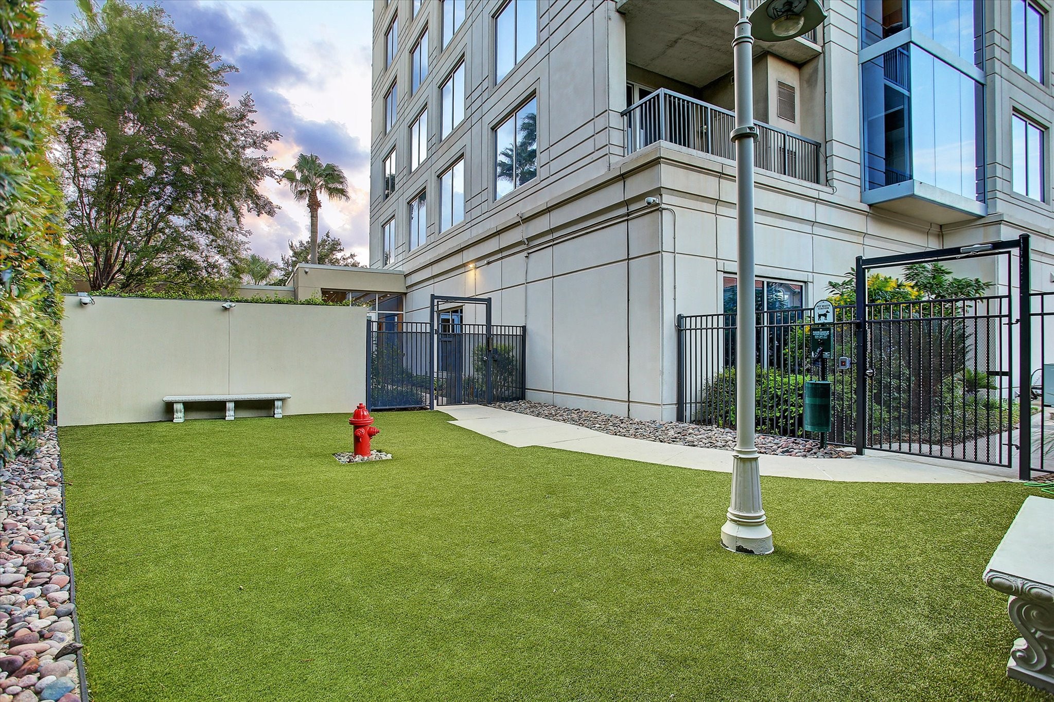 3333 Allen Parkway, Unit 1004 Houston, TX 77019 - Photo 27 of 36 a view of a building with a yard