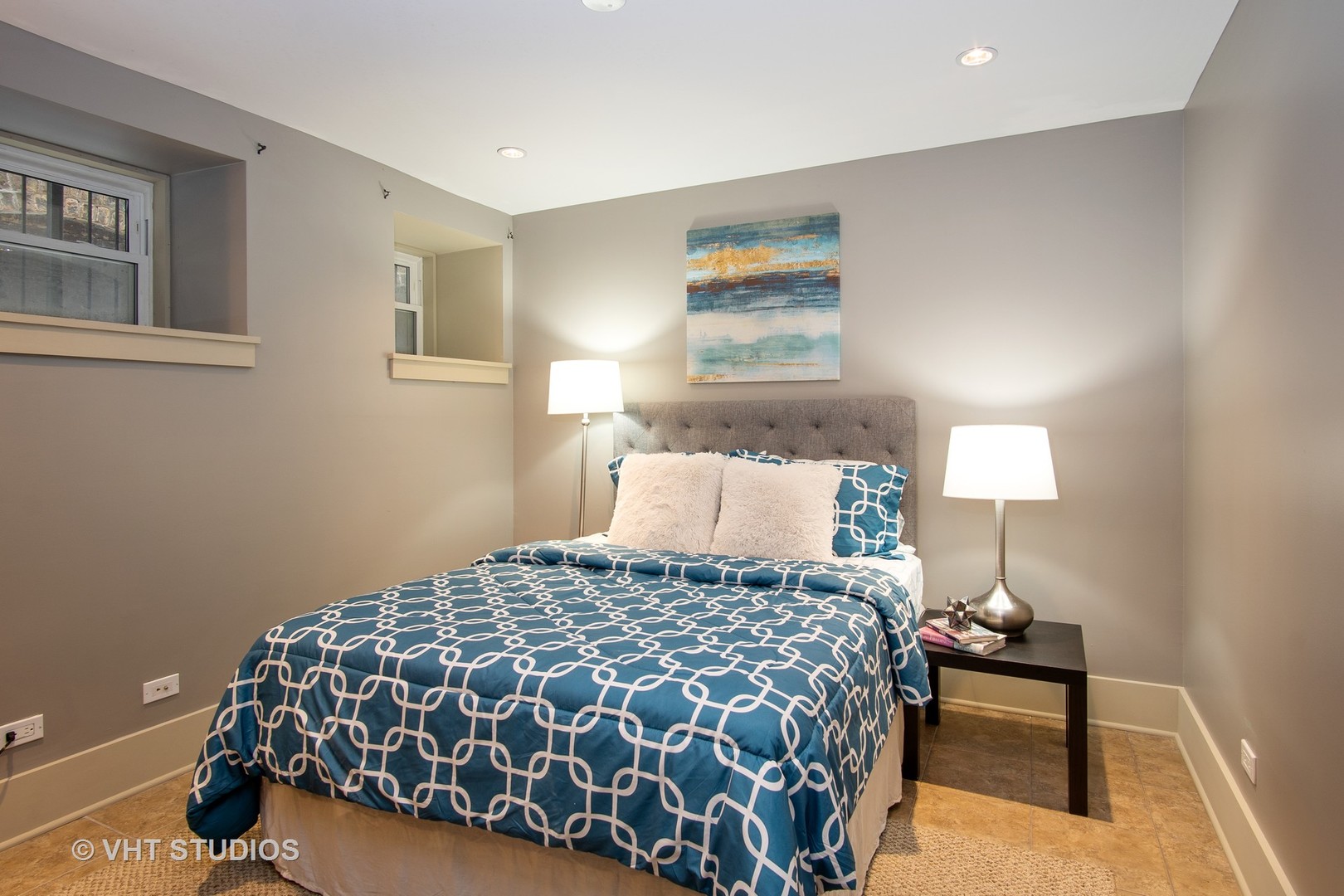 1735 West Erie Street, Unit 1N Chicago, IL 60622 - Photo 12 of 18 a bedroom with a bed and a lamp
