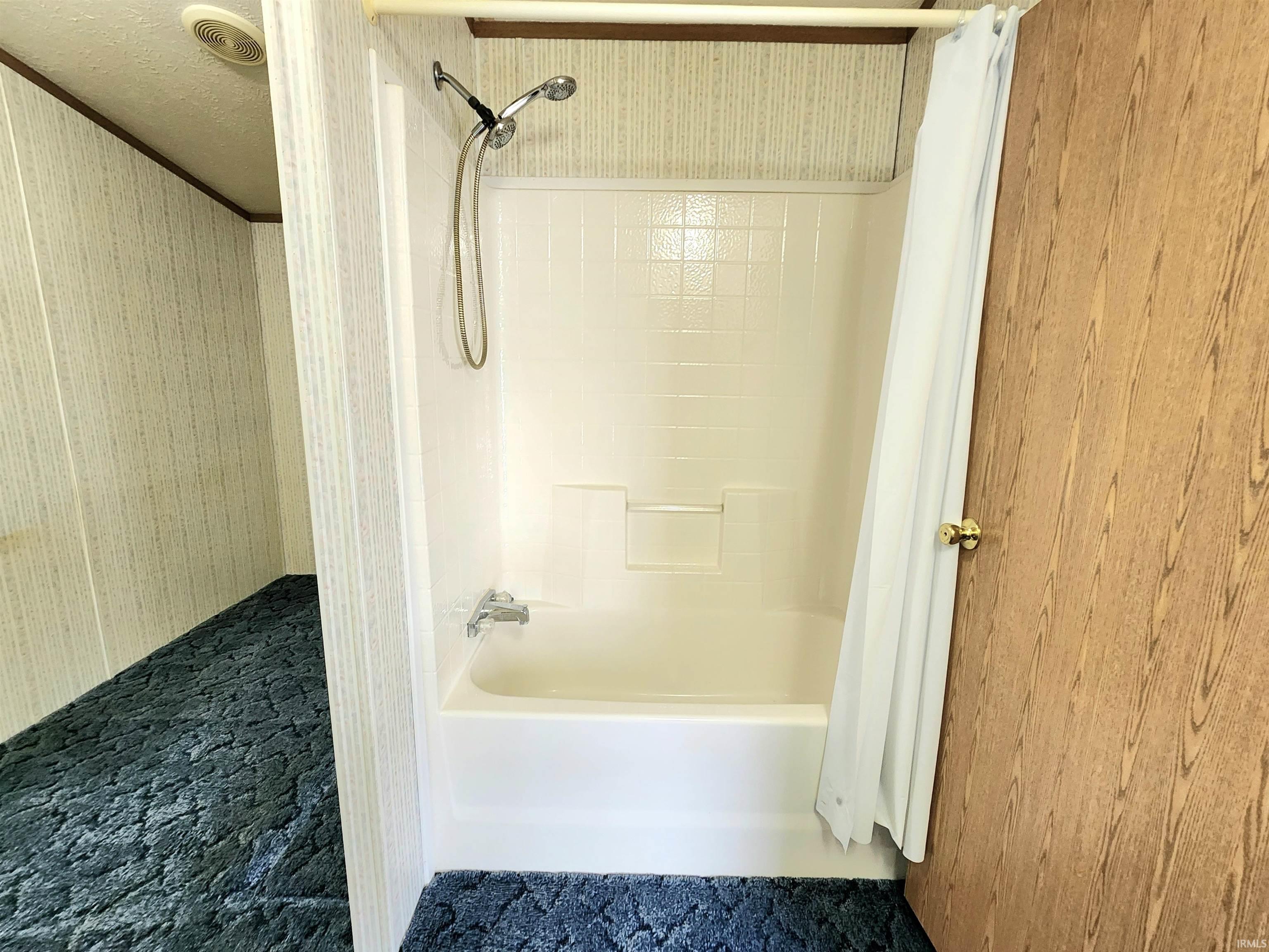 7665 Renner Street Hamilton, IN 46742 - Photo 12 of 28