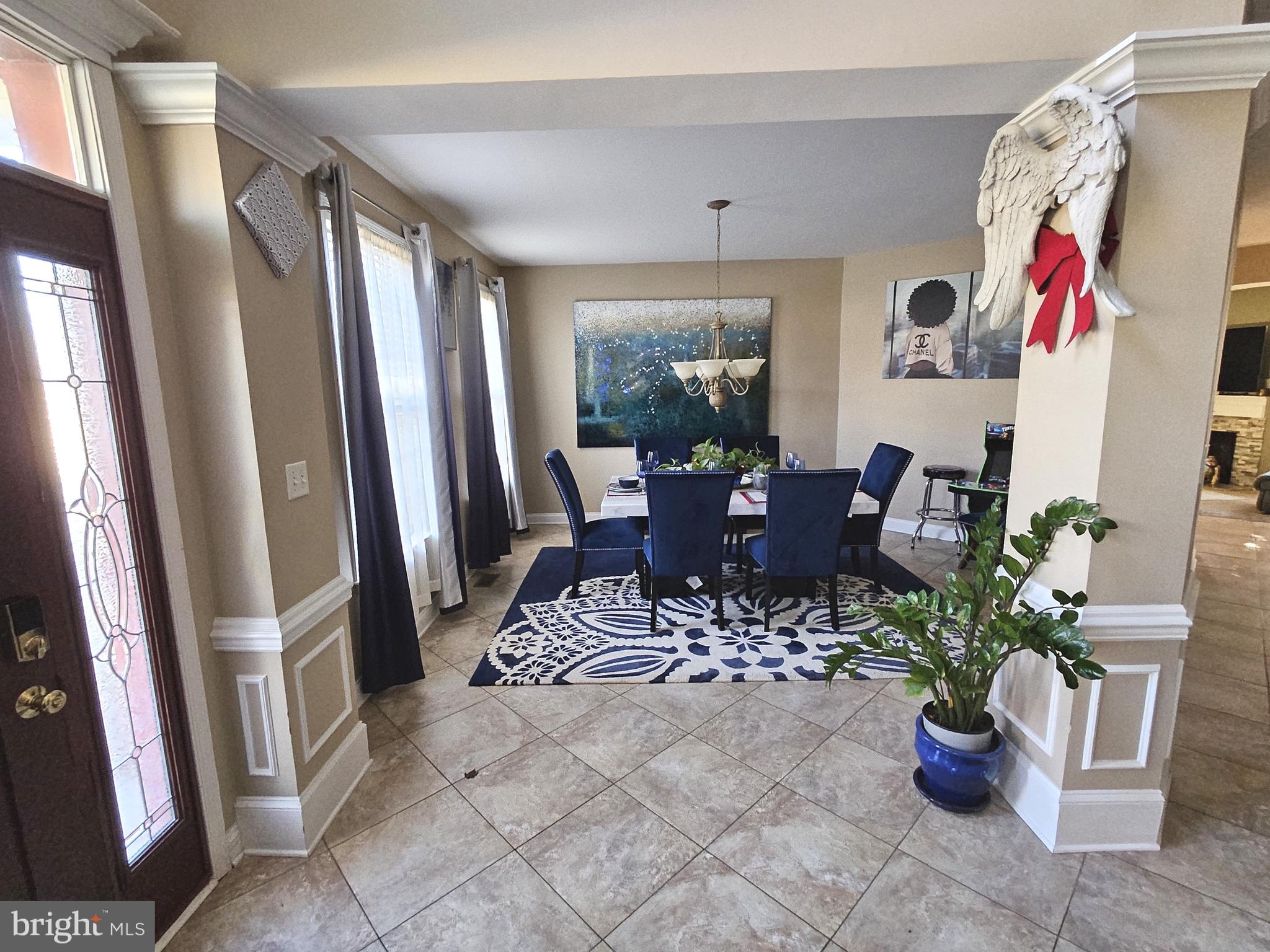 624 Nesting Lane Middletown, DE 19709 - Photo 4 of 50 a living room with furniture and a potted plant