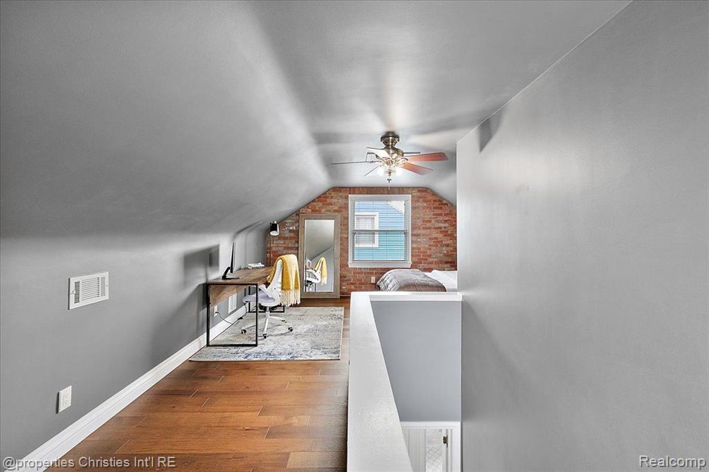 1573 Columbia Road Berkley, MI 48072 - Photo 17 of 38