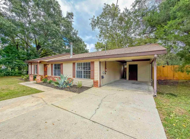 $2,000 | 703 3rd Street Northeast, Havana, FL 32333