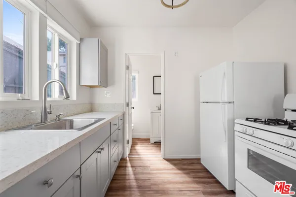 $2,200 | 932 1/2 California Avenue, Venice, CA 90291