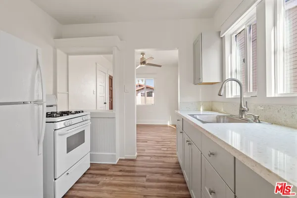 $2,200 | 932 1/2 California Avenue, Venice, CA 90291