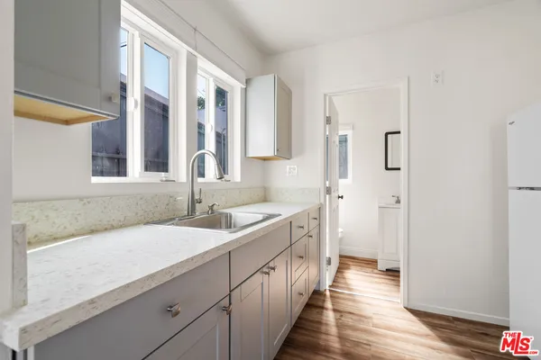 $2,200 | 932 1/2 California Avenue, Venice, CA 90291