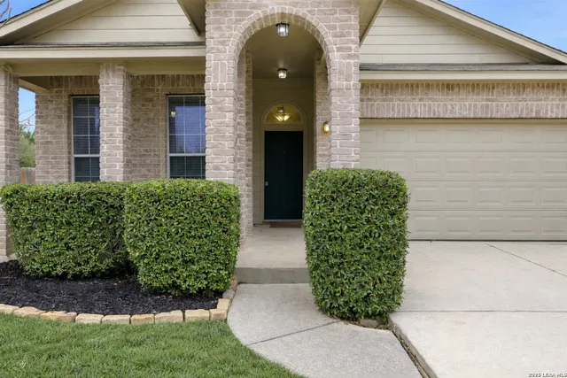 $2,300 | 6103 Briscoe Leaf, San Antonio, TX 78253