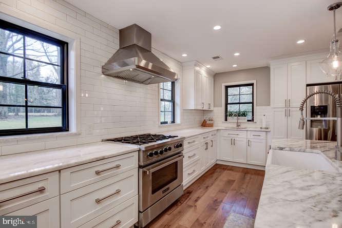 201 Brookhaven Road Wallingford, PA 19086 - Photo 10 of 25 Well outfitted with professional 6 burner stove