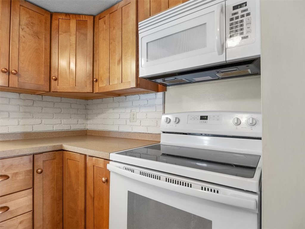 140 Budd Road Arcadia, NY 14513 - Photo 16 of 49 Glass stove top