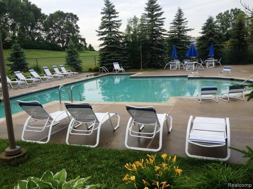 2135 Rochelle Park Drive, Unit 74 Rochester, MI 48309 - Photo 16 of 17 IMG_3933.jpg