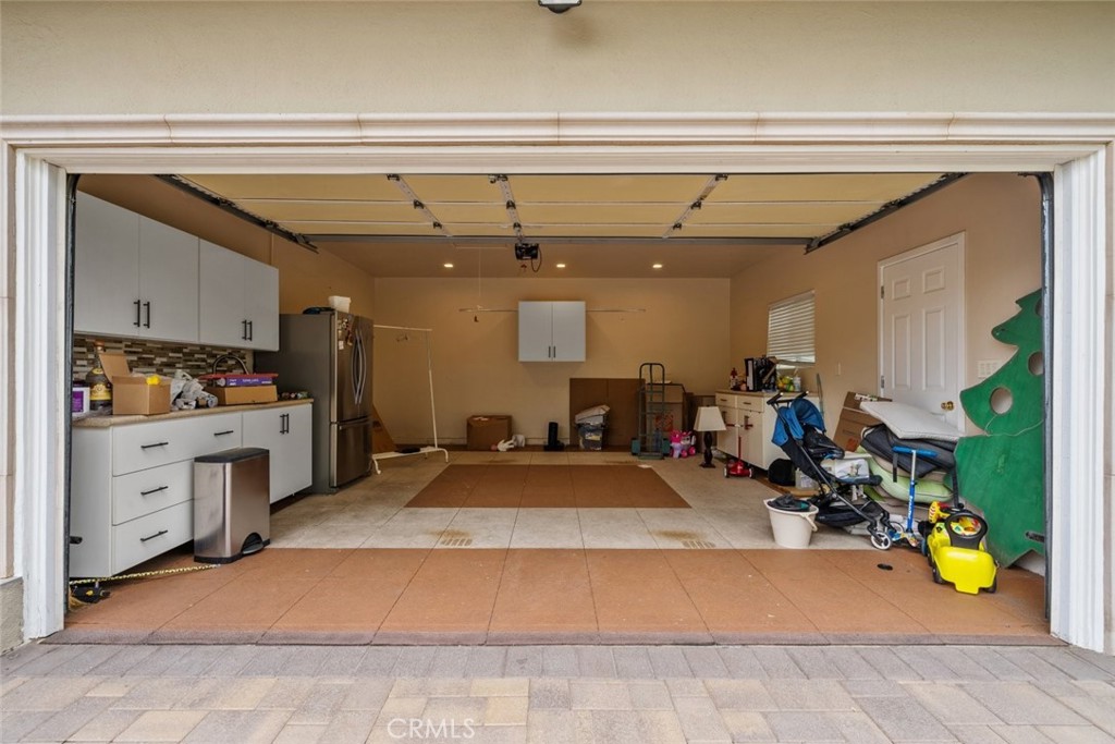 924 Crestview Drive Pasadena, CA 91107 - Photo 29 of 33 a view of a room with gym equipment