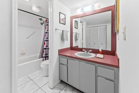 $195,000 | 9451 Evergreen Place, Unit 404, Davie, FL 33324