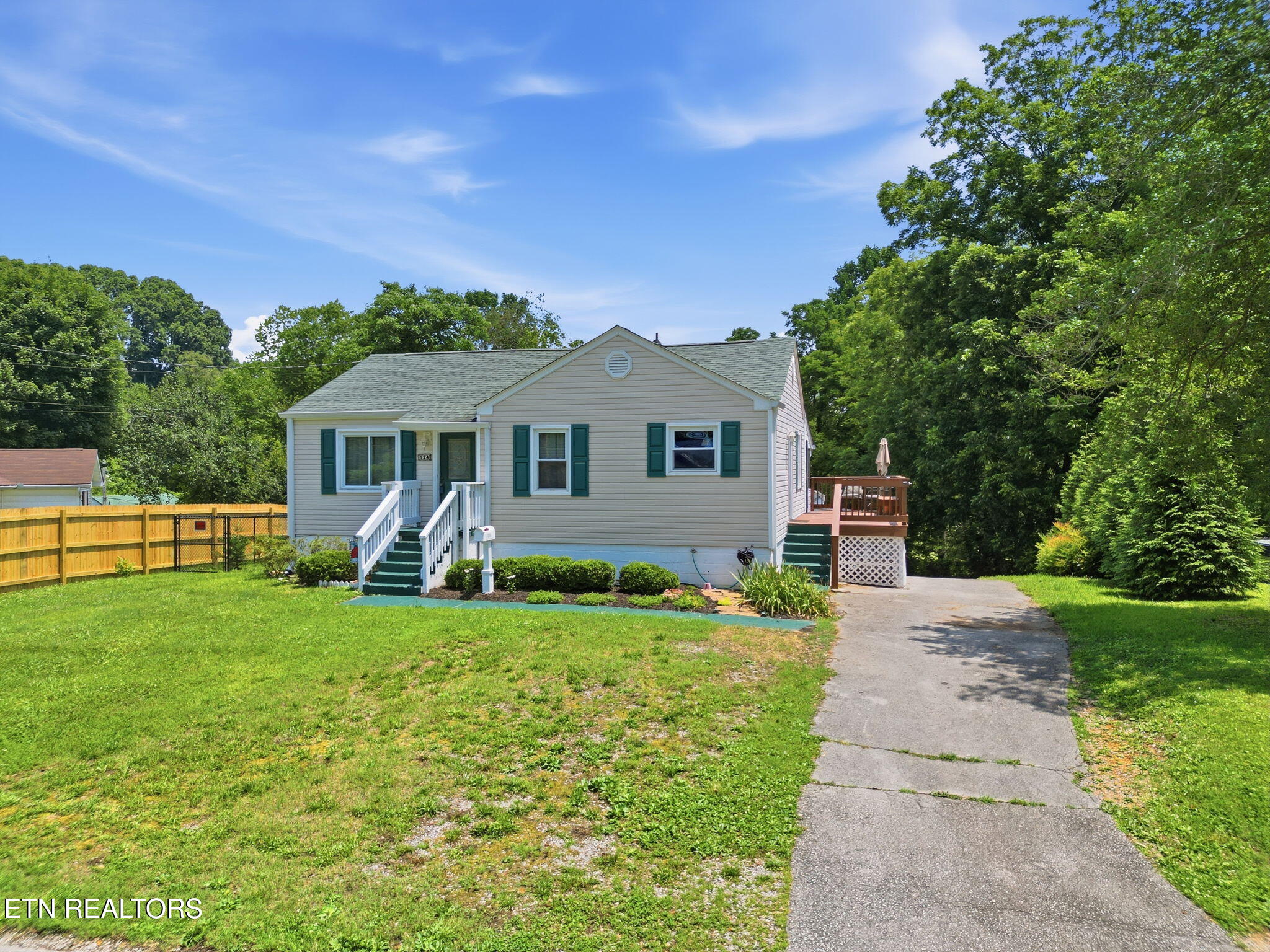 124 Salem Road Oak Ridge, TN 37830 - Photo 43 of 44 Front View