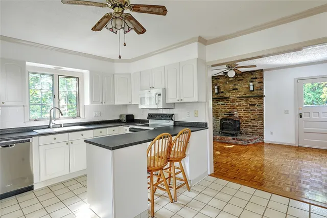 $3,000 | 25 Anoka Avenue, Barrington, RI 02806