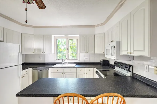 $3,000 | 25 Anoka Avenue, Barrington, RI 02806