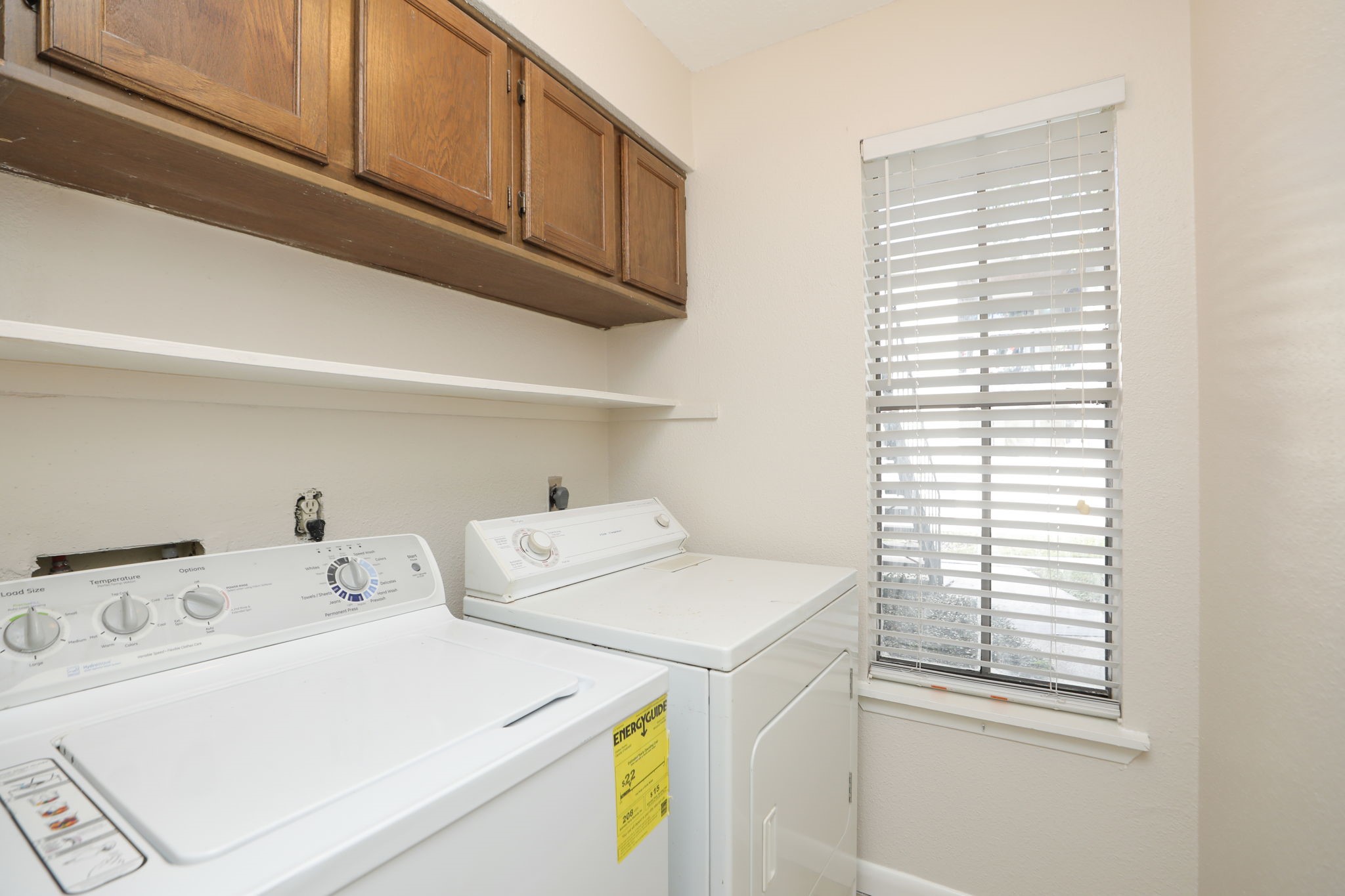 17401 Red Oak Drive, Unit 97 Houston, TX 77090 - Photo 18 of 37 a utility room with dryer and washer