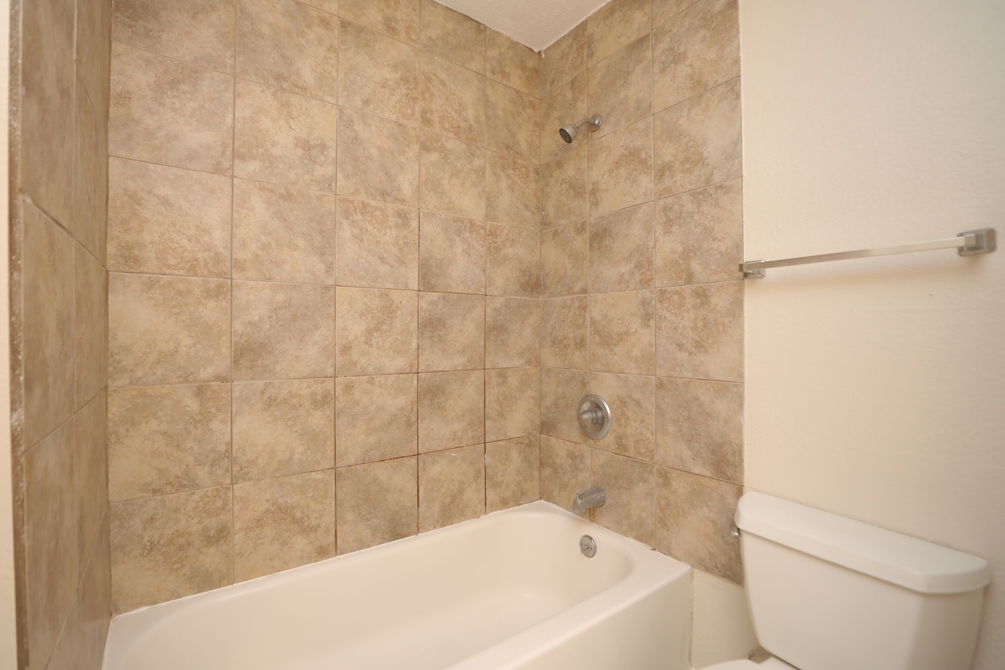 17401 Red Oak Drive, Unit 97 Houston, TX 77090 - Photo 27 of 37 a bathroom with a bathtub and toilet