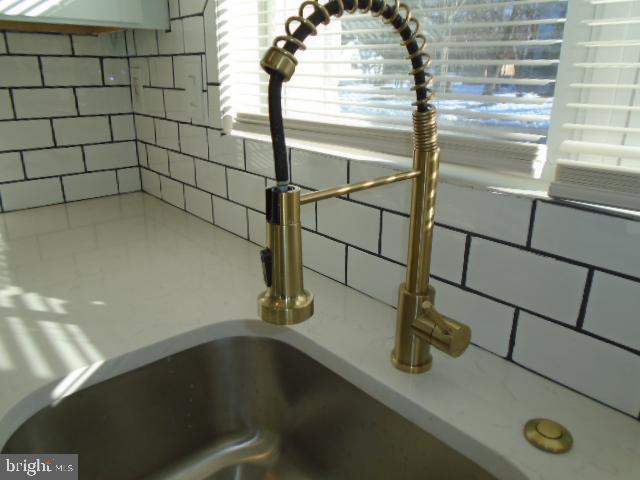 760 Ashbourne Avenue Lindenwold, NJ 08021 - Photo 7 of 22 Polished Gold Finishes