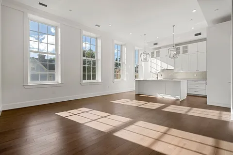 $1,050,000 | 20 Mechanic Square, Unit 3, Marblehead, MA 01945