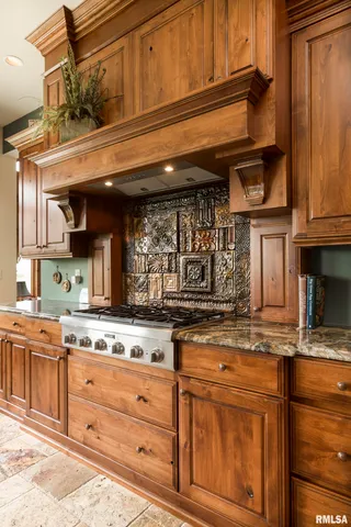 $1,395,000 | 1841 North 1400th Road, Dahinda, IL 61428