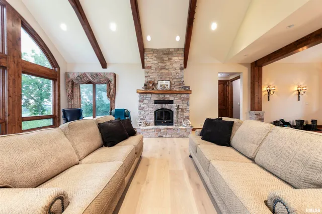 $1,395,000 | 1841 North 1400th Road, Dahinda, IL 61428