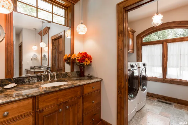 $1,395,000 | 1841 North 1400th Road, Dahinda, IL 61428