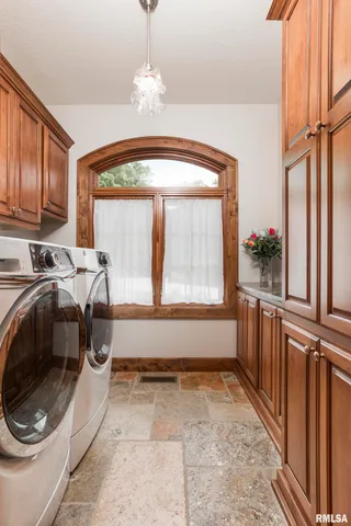 $1,395,000 | 1841 North 1400th Road, Dahinda, IL 61428