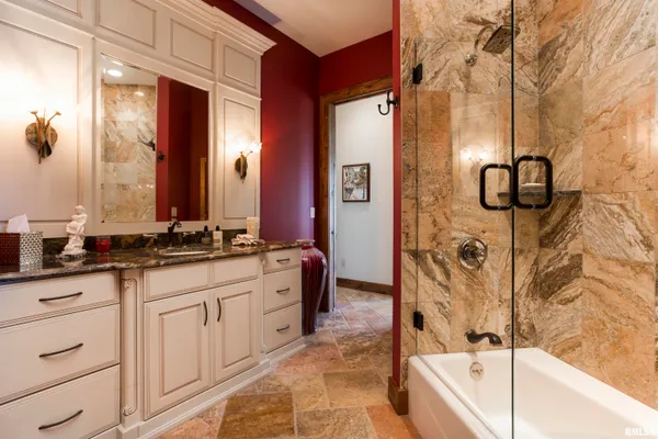 $1,395,000 | 1841 North 1400th Road, Dahinda, IL 61428