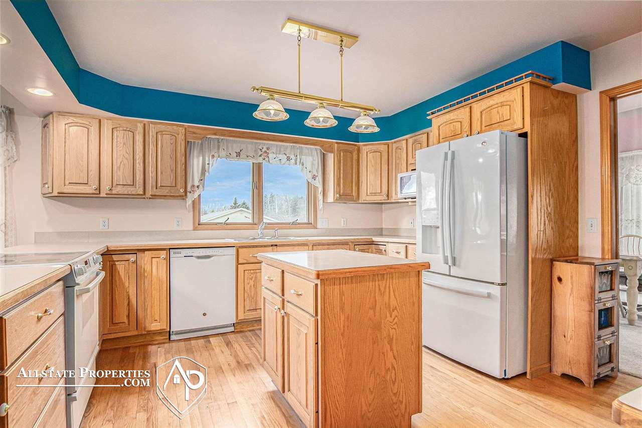 6055 Tripp Road Holly, MI 48442 - Photo 4 of 29 50068878-3.JPG
