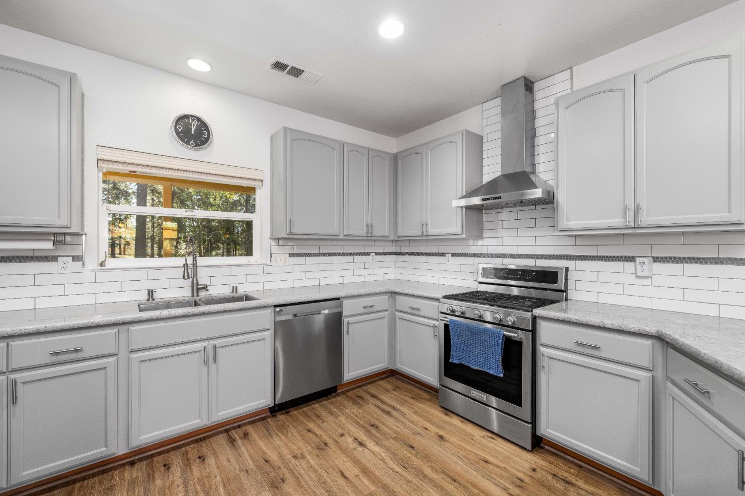 6843 Log Cabin Lane Placerville, CA 95667 - Photo 22 of 49 a kitchen with stainless steel appliances granite countertop a sink and stove top oven