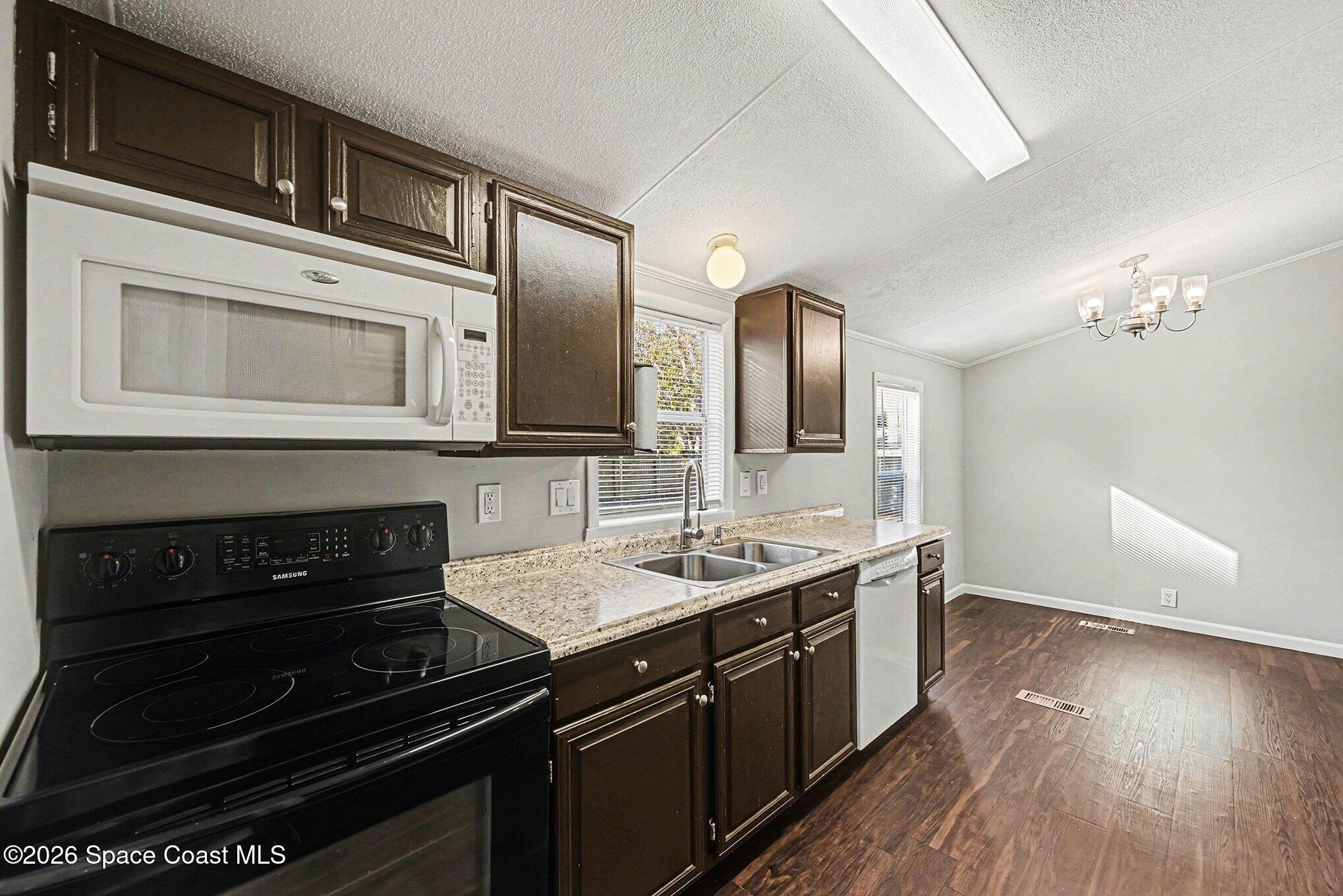 4282 Fountain Palm Road Cocoa, FL 32926 - Photo 6 of 22 007_file_2600