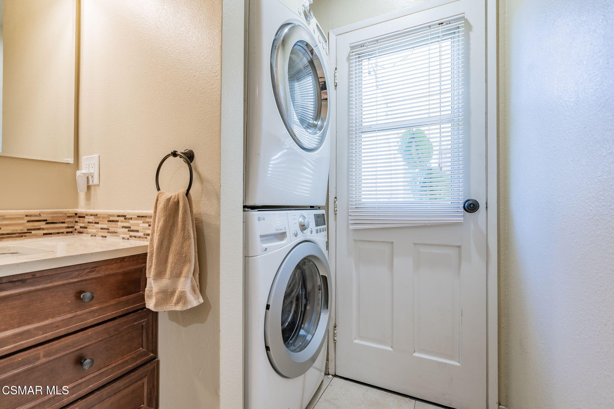 3239 Hamlin Avenue Simi Valley, CA 93063 - Photo 54 of 77 57-web-or-mls-_CK10229