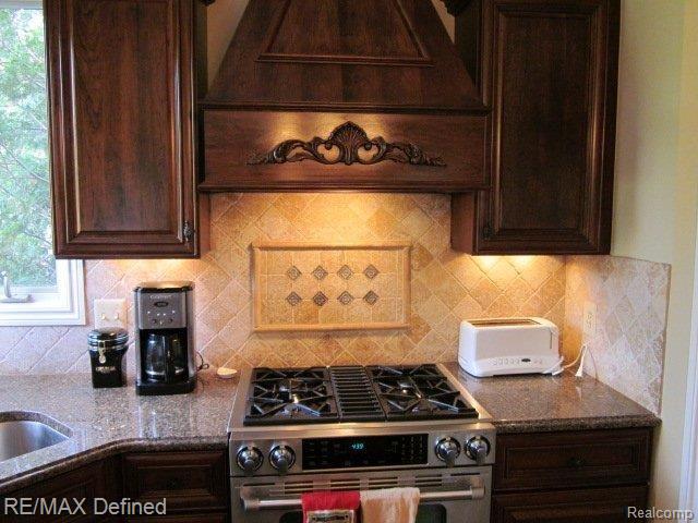 1065 Bloomview Circle Rochester, MI 48307 - Photo 4 of 25 Gas Cooktop & Custom Hood