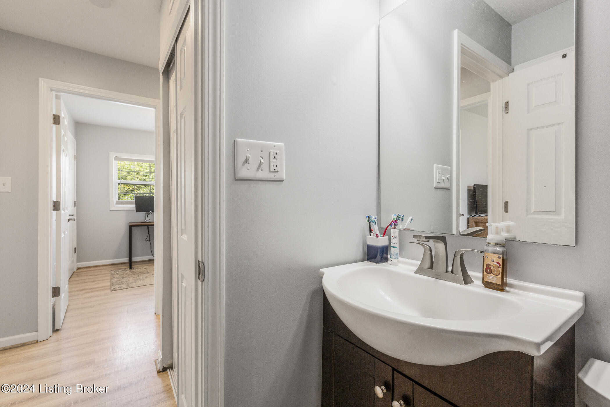 6010 Cooper Chapel Road Louisville, KY 40229 - Photo 22 of 37 Full Bath
