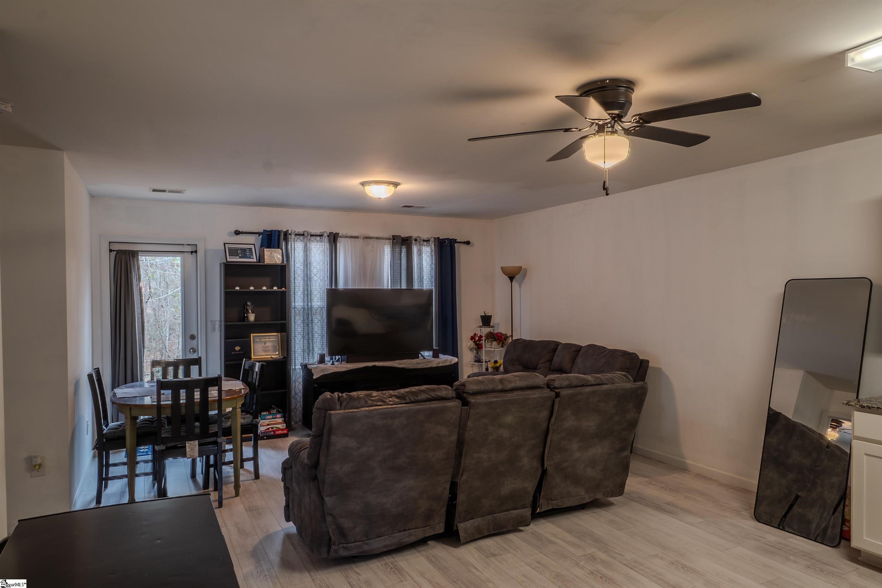 188 Queens Circle Laurens, SC 29360 - Photo 4 of 14