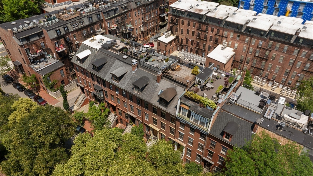 71 Rutland Street, Unit 4 Boston, MA 02118 - Photo 31 of 35 an aerial view of a residential apartment building with a yard