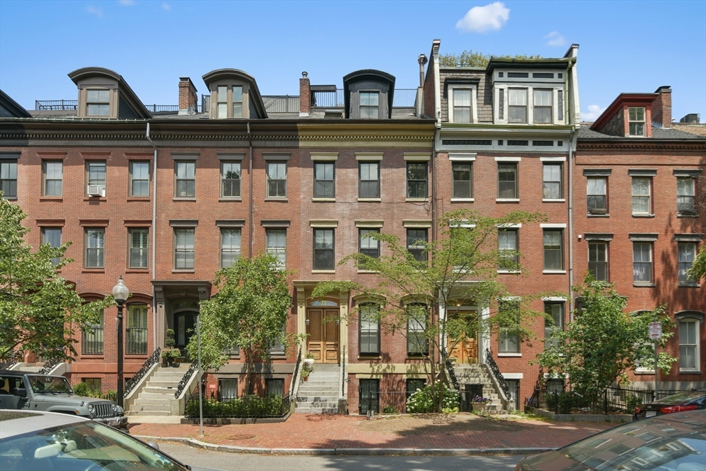 71 Rutland Street, Unit 4 Boston, MA 02118 - Photo 33 of 35 a front view of a building with street view