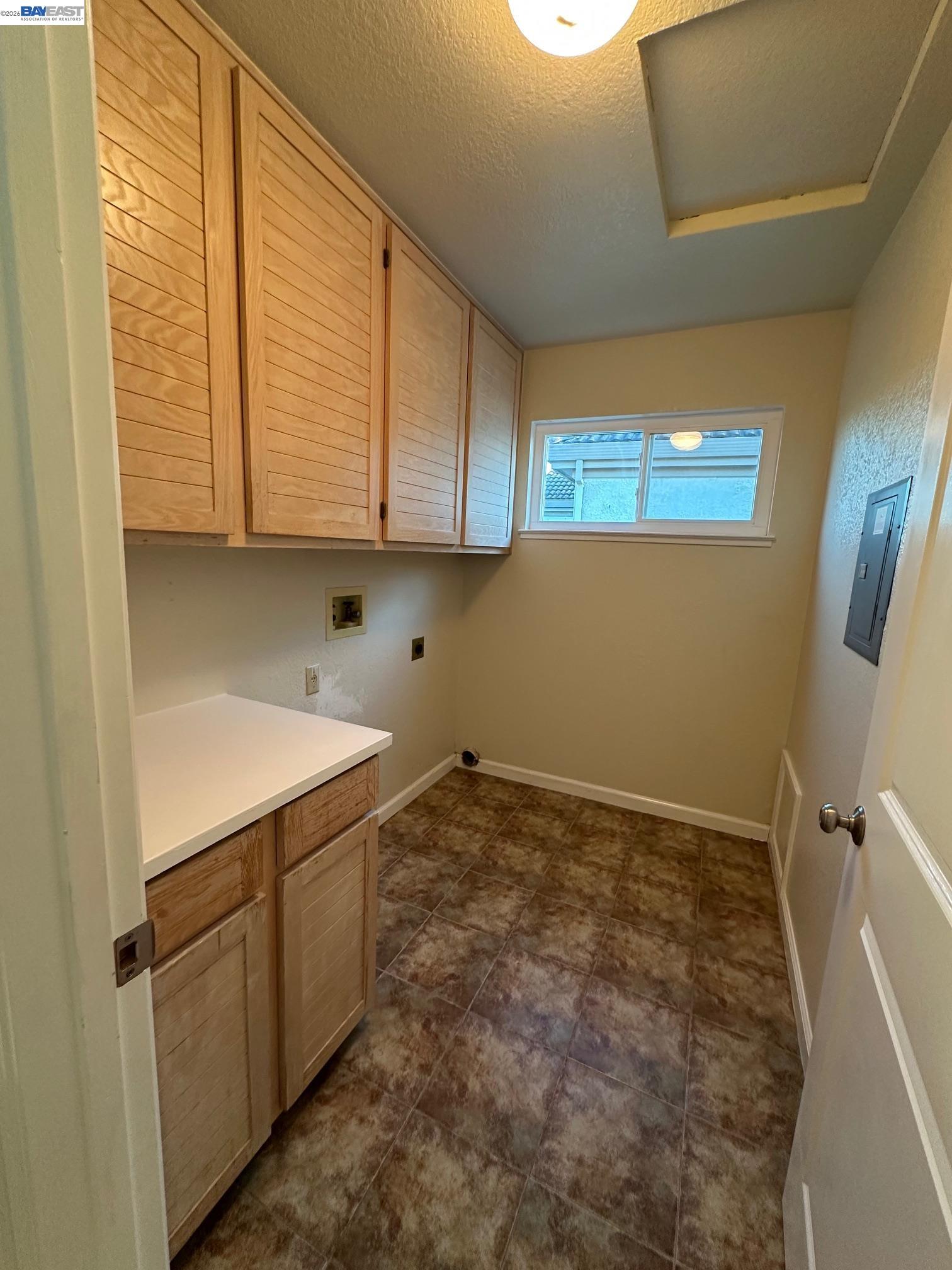 912 Vista Pointe Drive San Ramon, CA 94582 - Photo 10 of 13 a bathroom with a sink and a mirror