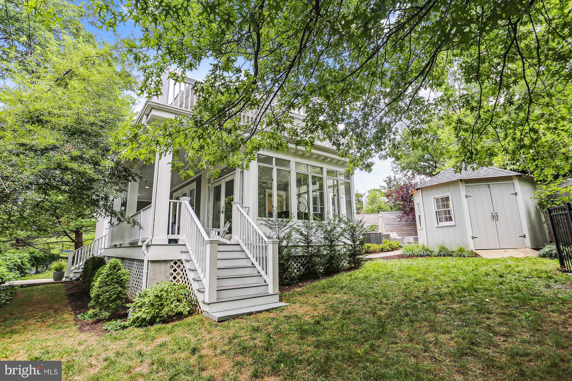 4887 MacArthur Boulevard Northwest Washington, DC 20007 - Photo 13 of 21 Glorious side yard