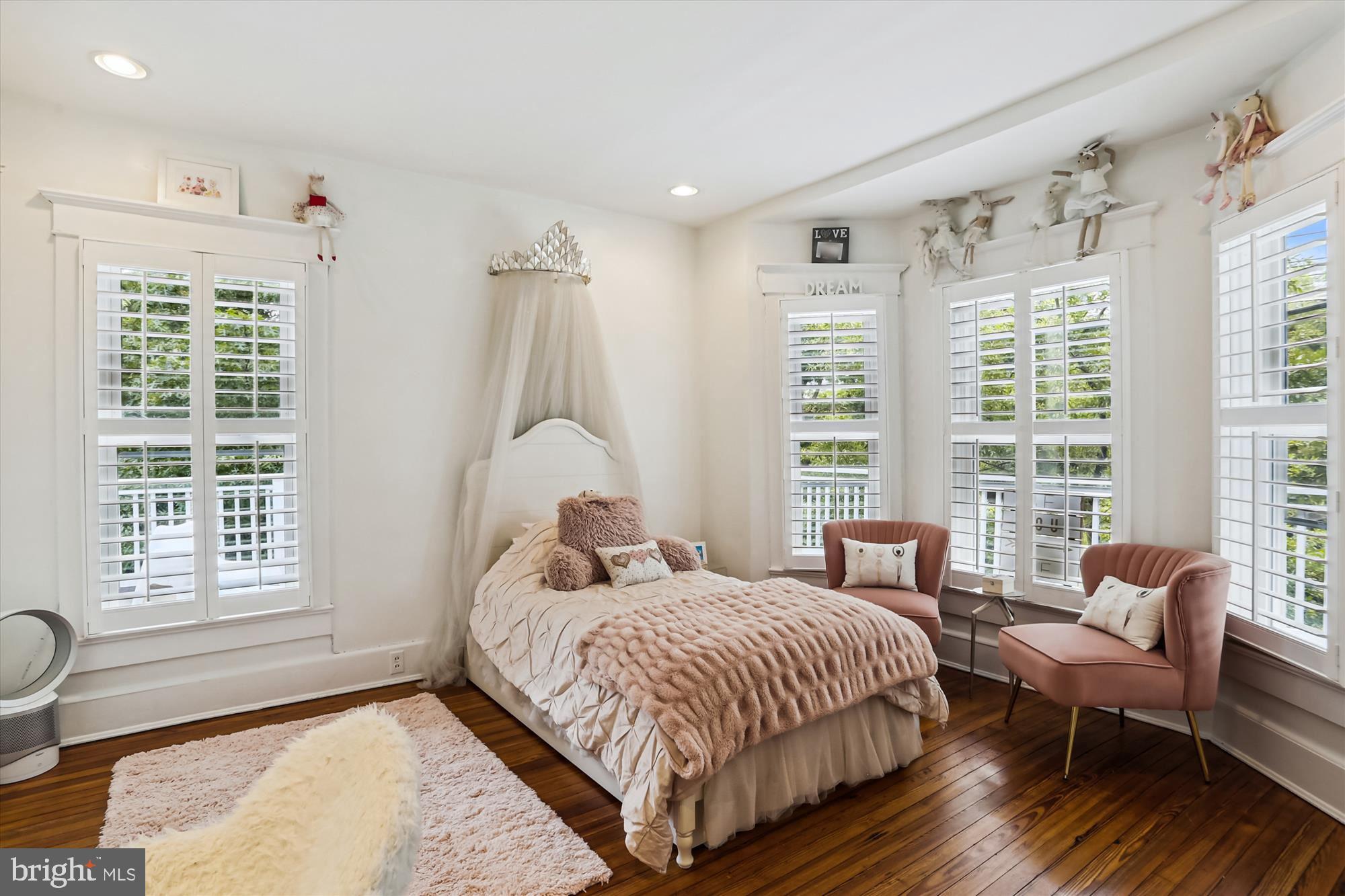 4887 MacArthur Boulevard Northwest Washington, DC 20007 - Photo 17 of 21 Second bedroom