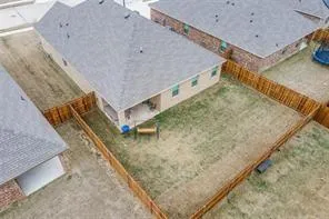 a view of a utility room with closet dryer and washer