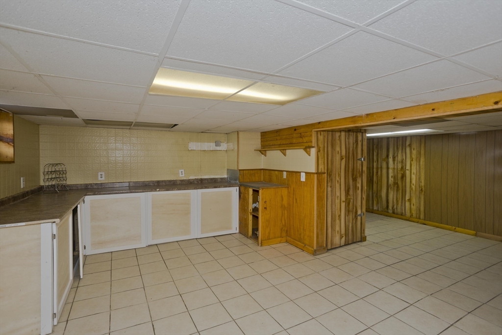 121 Dorset Street Springfield, MA 01108 - Photo 33 of 40