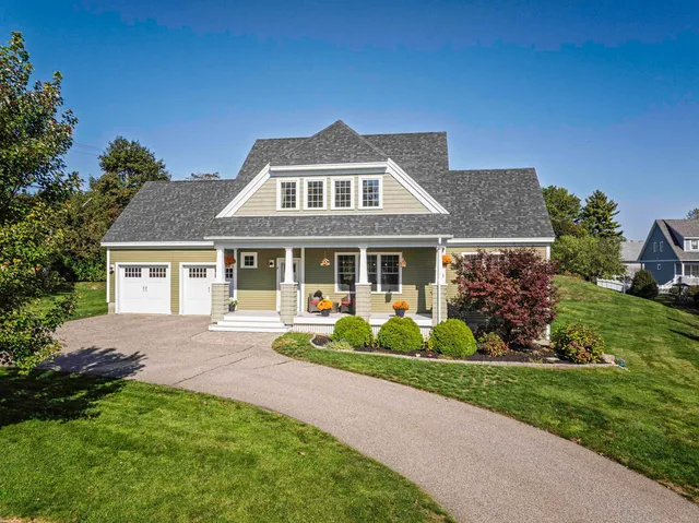 $949,900 | 4 Shore Lane, Dover, NH 03820