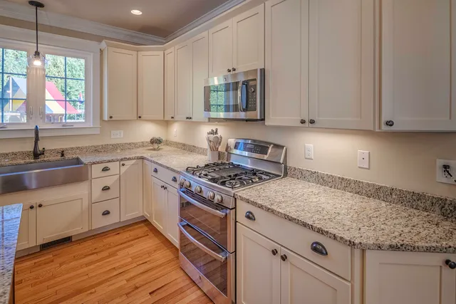 $949,900 | 4 Shore Lane, Dover, NH 03820