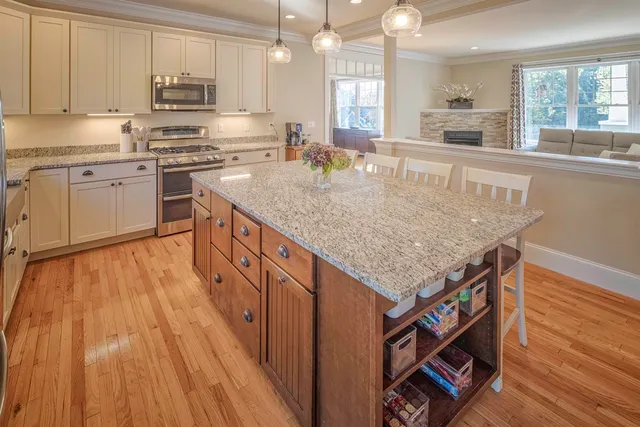 $949,900 | 4 Shore Lane, Dover, NH 03820