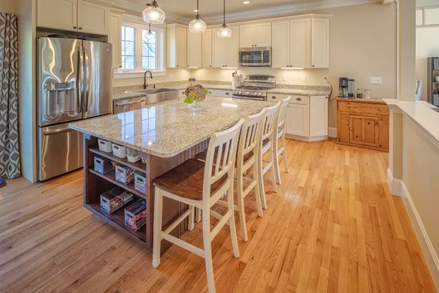 $949,900 | 4 Shore Lane, Dover, NH 03820