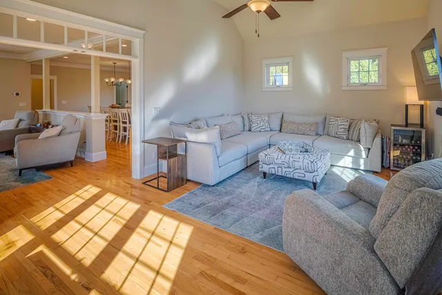 $949,900 | 4 Shore Lane, Dover, NH 03820