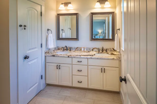 $949,900 | 4 Shore Lane, Dover, NH 03820