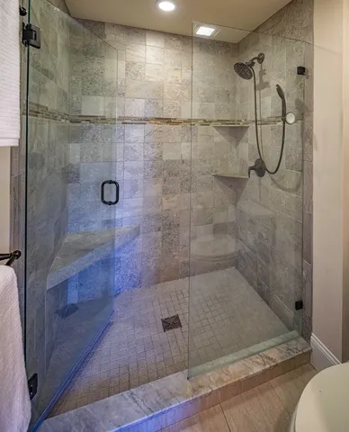 $949,900 | 4 Shore Lane, Dover, NH 03820