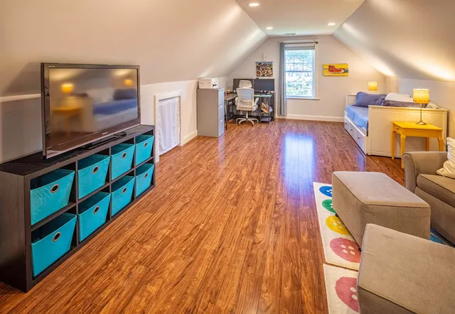 $949,900 | 4 Shore Lane, Dover, NH 03820