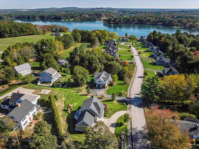 $949,900 | 4 Shore Lane, Dover, NH 03820